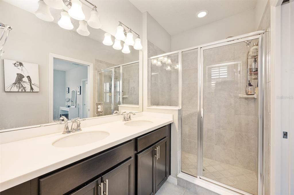 合同活跃: $485,000 (3 贝兹, 3 浴室, 2140 平方英尺)