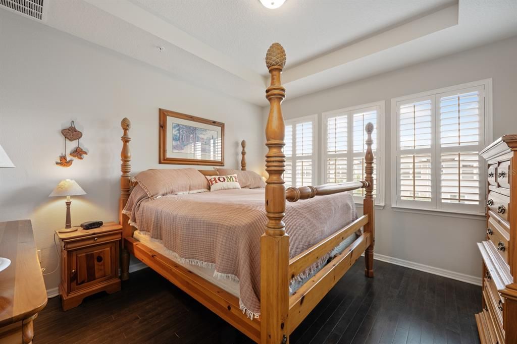 合同活跃: $485,000 (3 贝兹, 3 浴室, 2140 平方英尺)