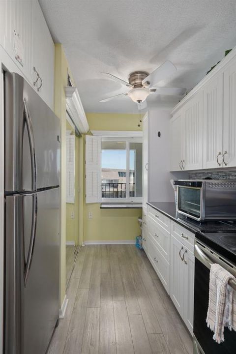 For Sale: $219,000 (2 beds, 2 baths, 1025 Square Feet)