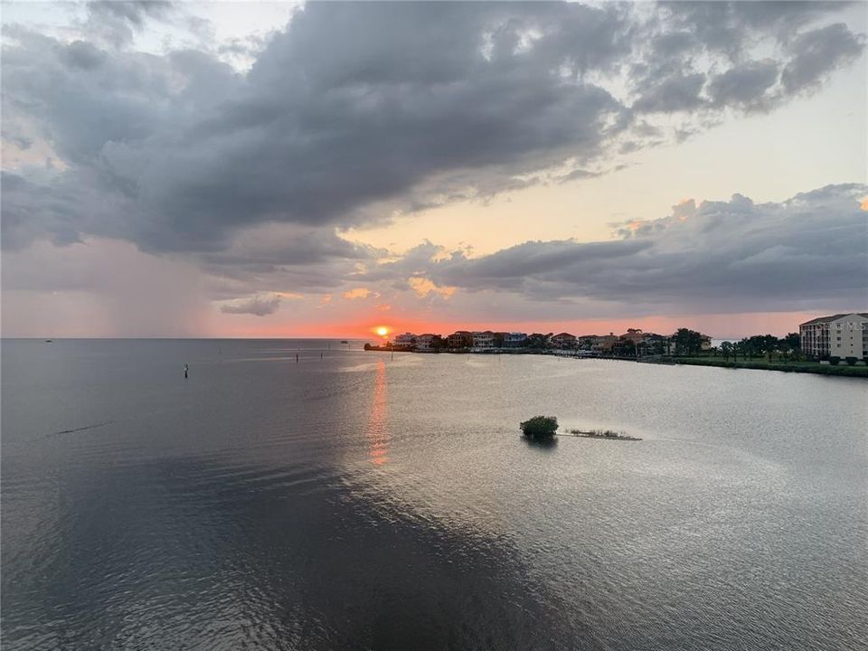 For Sale: $219,000 (2 beds, 2 baths, 1025 Square Feet)