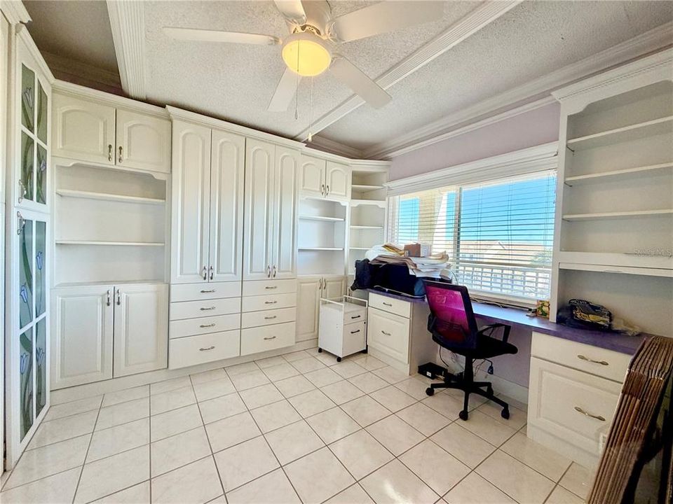 For Sale: $219,000 (2 beds, 2 baths, 1025 Square Feet)