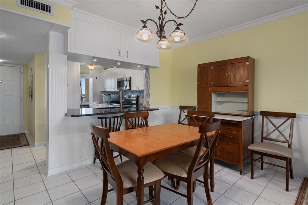 For Sale: $219,000 (2 beds, 2 baths, 1025 Square Feet)