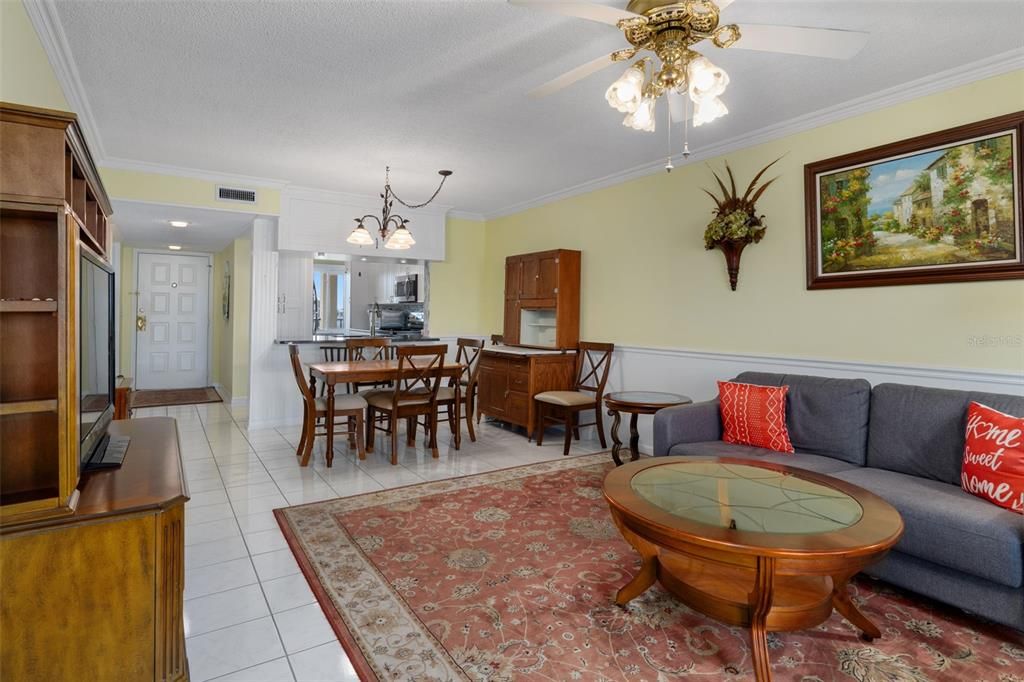 For Sale: $219,000 (2 beds, 2 baths, 1025 Square Feet)