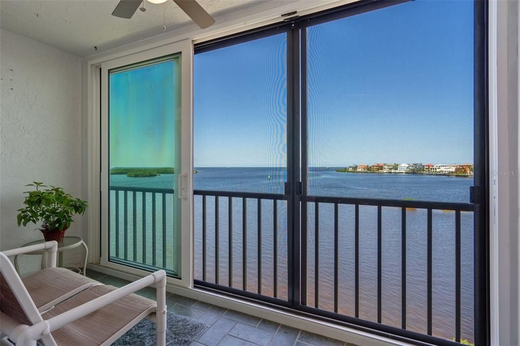 For Sale: $219,000 (2 beds, 2 baths, 1025 Square Feet)