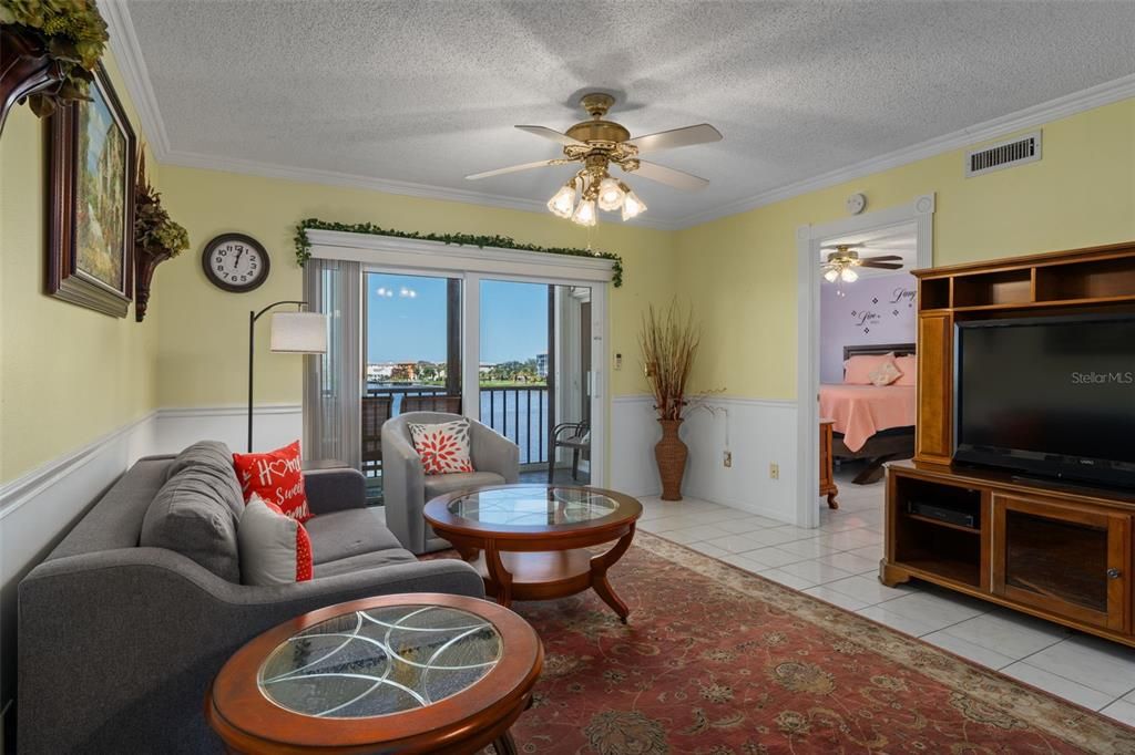 For Sale: $219,000 (2 beds, 2 baths, 1025 Square Feet)