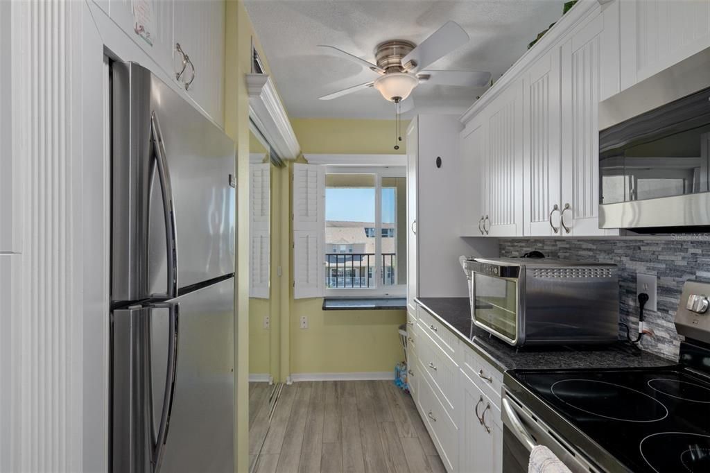 For Sale: $219,000 (2 beds, 2 baths, 1025 Square Feet)