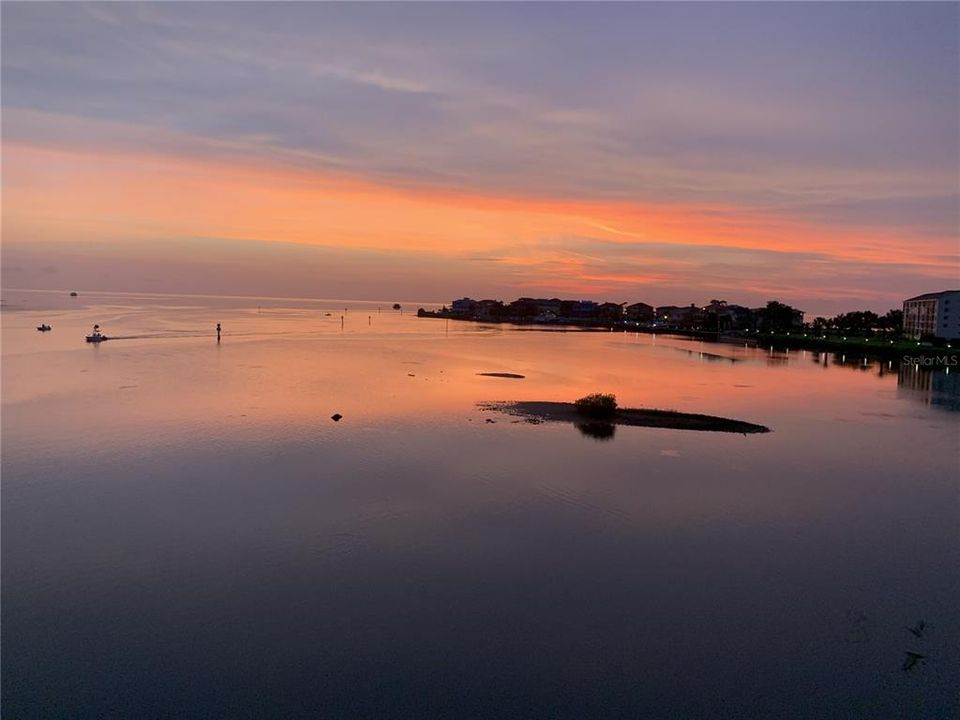 For Sale: $219,000 (2 beds, 2 baths, 1025 Square Feet)