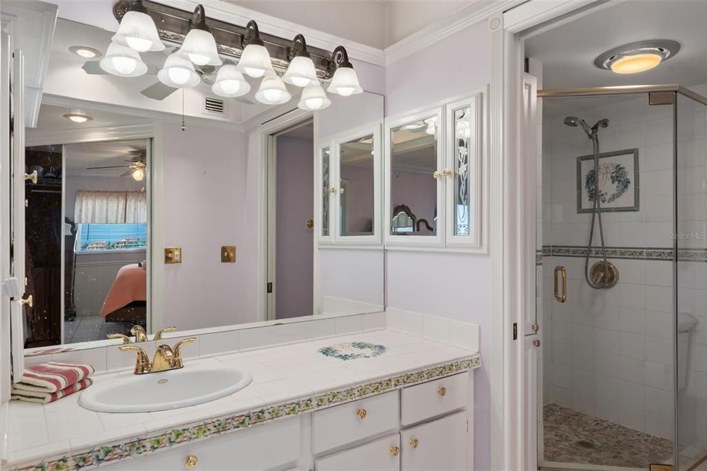 For Sale: $219,000 (2 beds, 2 baths, 1025 Square Feet)