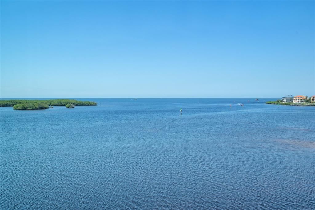 For Sale: $219,000 (2 beds, 2 baths, 1025 Square Feet)