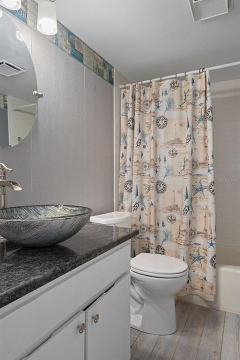 For Sale: $219,000 (2 beds, 2 baths, 1025 Square Feet)