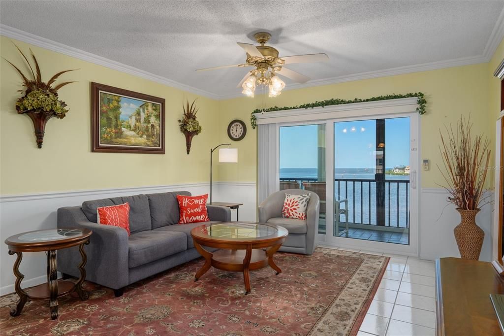 For Sale: $219,000 (2 beds, 2 baths, 1025 Square Feet)