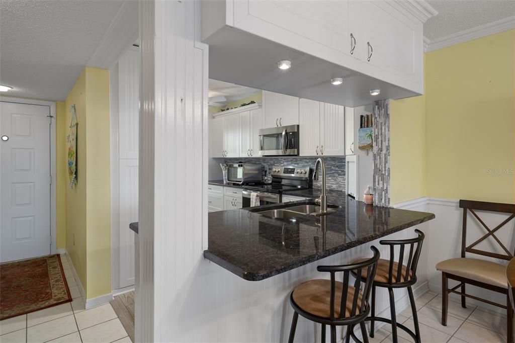 For Sale: $219,000 (2 beds, 2 baths, 1025 Square Feet)