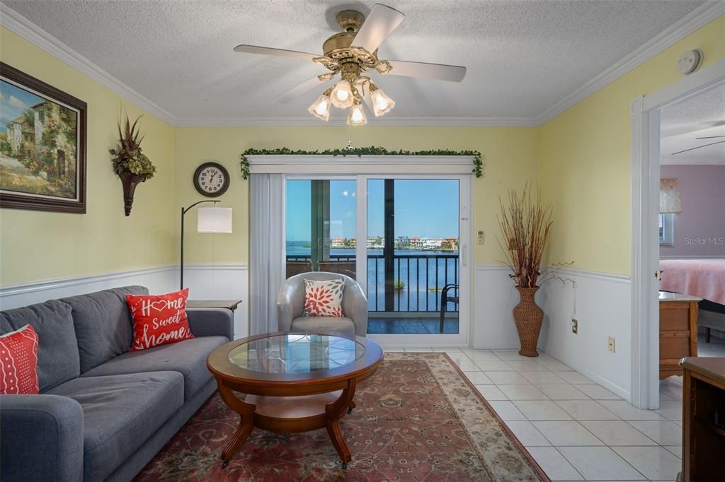 For Sale: $219,000 (2 beds, 2 baths, 1025 Square Feet)