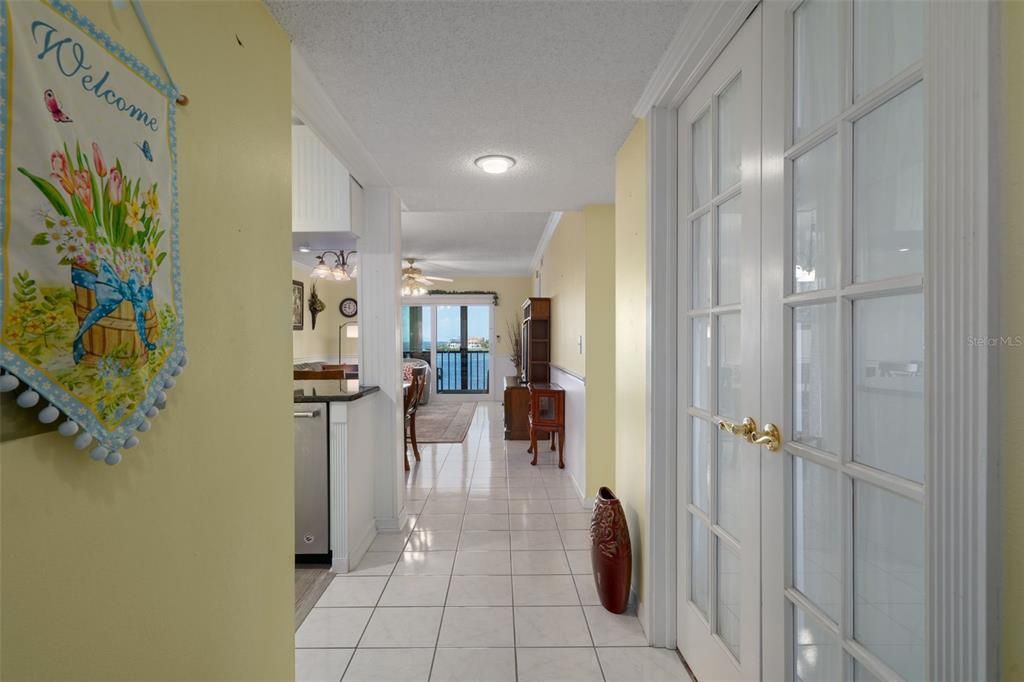 For Sale: $219,000 (2 beds, 2 baths, 1025 Square Feet)