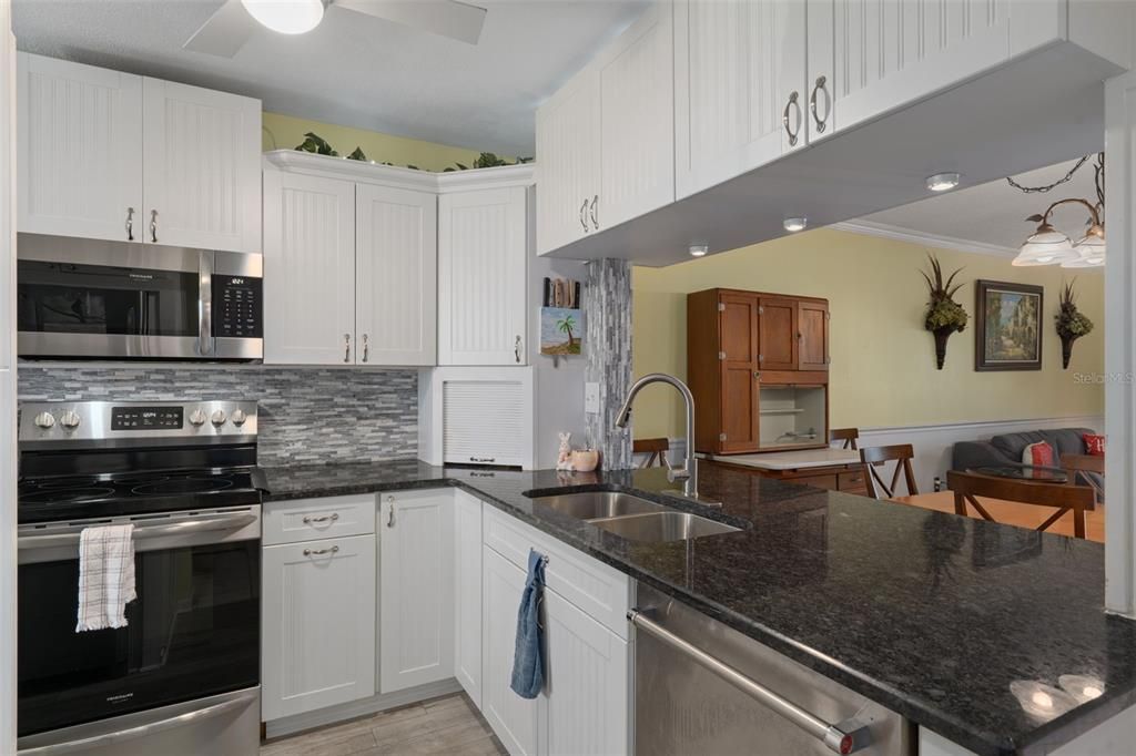 For Sale: $219,000 (2 beds, 2 baths, 1025 Square Feet)