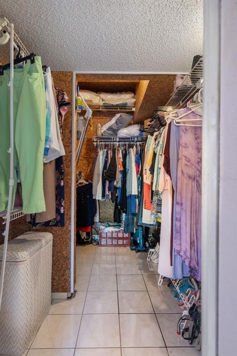 For Sale: $219,000 (2 beds, 2 baths, 1025 Square Feet)