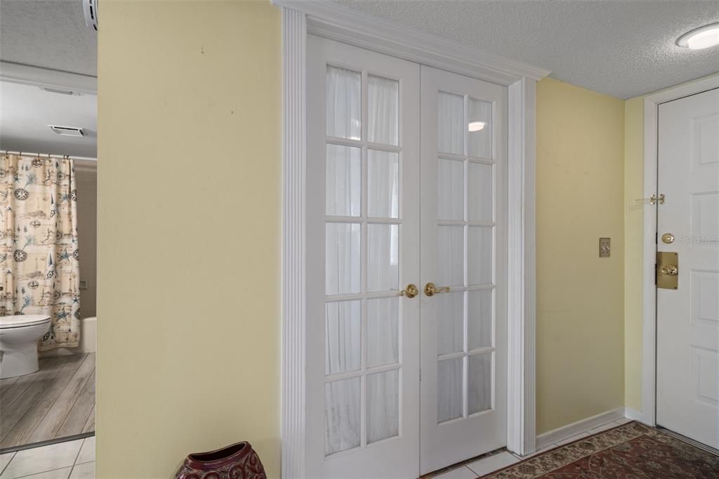 For Sale: $219,000 (2 beds, 2 baths, 1025 Square Feet)