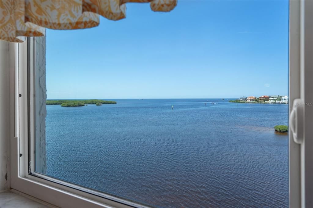 For Sale: $219,000 (2 beds, 2 baths, 1025 Square Feet)