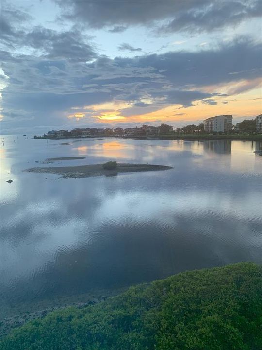 For Sale: $219,000 (2 beds, 2 baths, 1025 Square Feet)