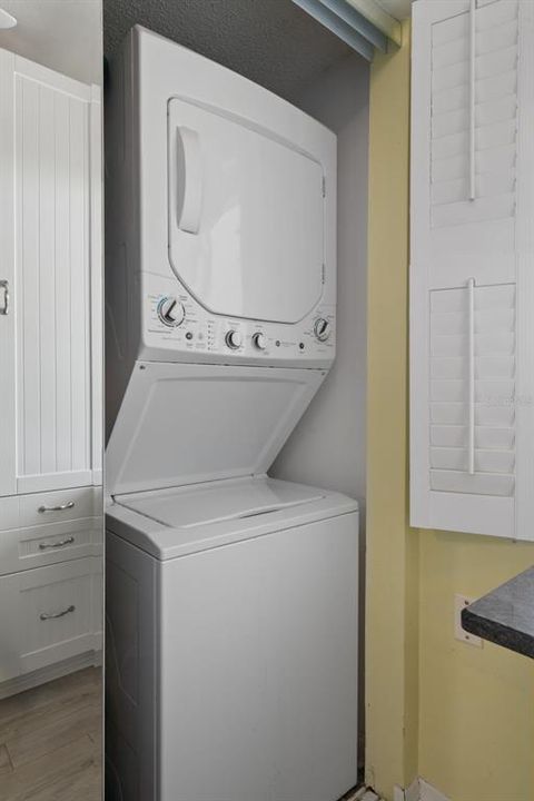 For Sale: $219,000 (2 beds, 2 baths, 1025 Square Feet)