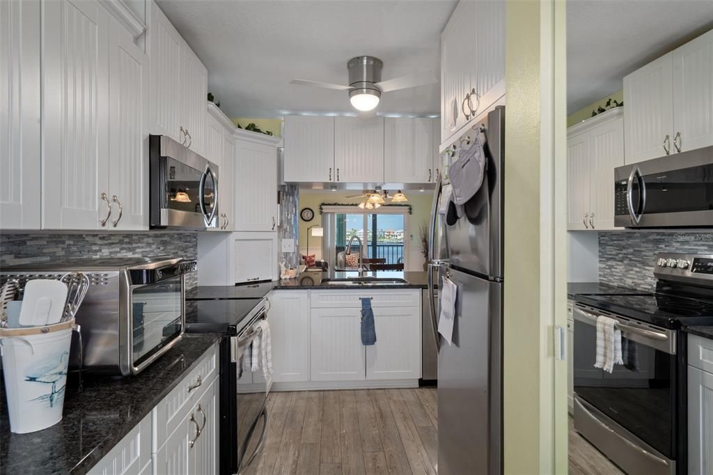 For Sale: $219,000 (2 beds, 2 baths, 1025 Square Feet)