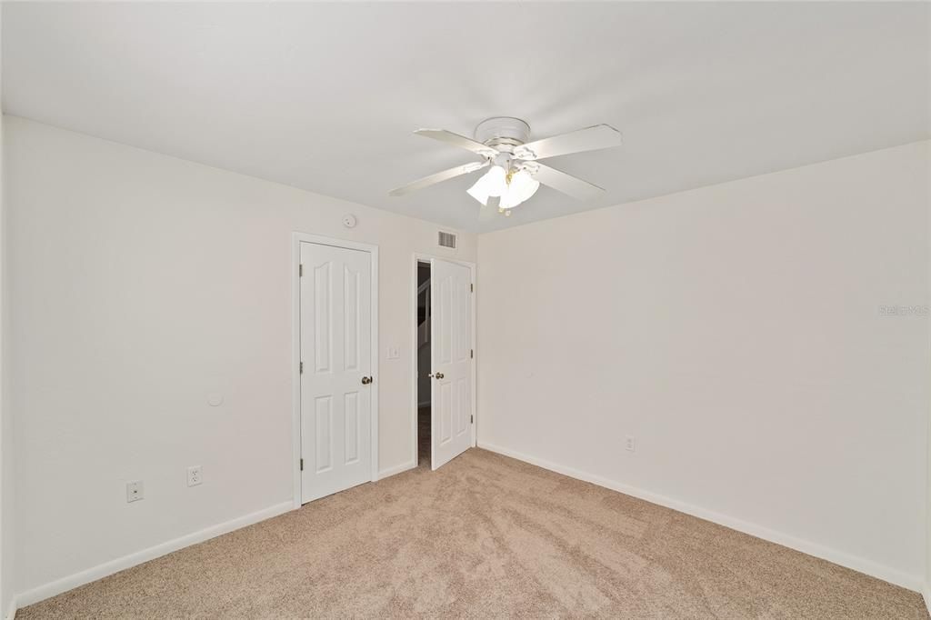 待售: $160,000 (4 贝兹, 2 浴室, 1638 平方英尺)