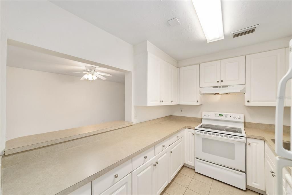 待售: $160,000 (4 贝兹, 2 浴室, 1638 平方英尺)