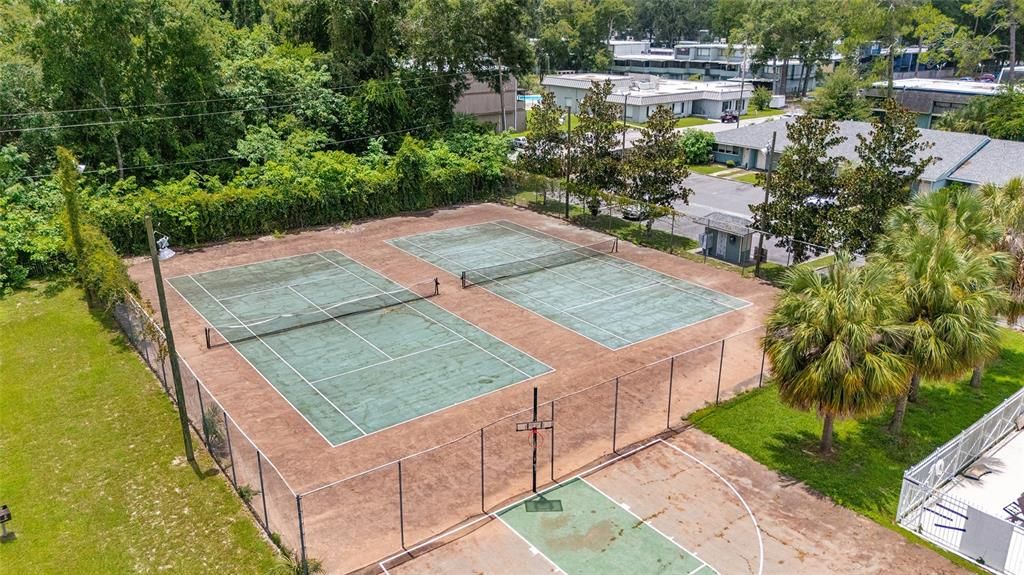 待售: $160,000 (4 贝兹, 2 浴室, 1638 平方英尺)