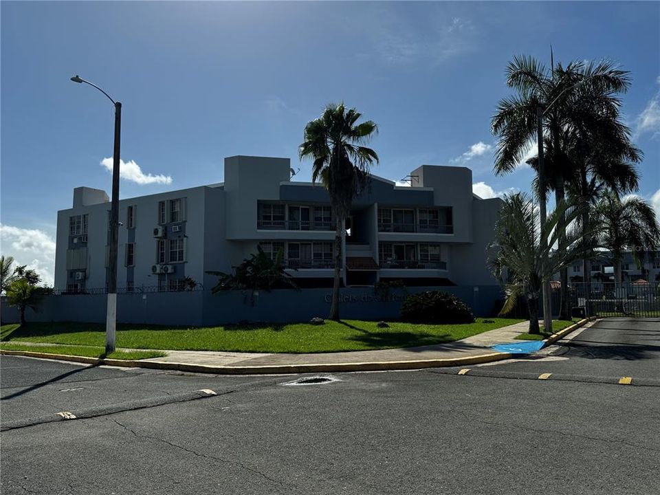 出租: $1,500 (3 贝兹, 2 浴室, 1200 平方英尺)