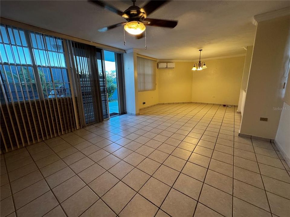 出租: $1,500 (3 贝兹, 2 浴室, 1200 平方英尺)