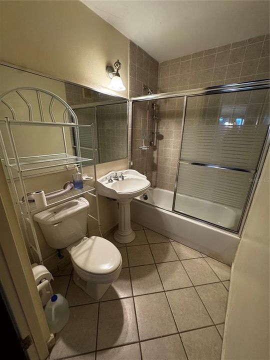 出租: $1,500 (3 贝兹, 2 浴室, 1200 平方英尺)