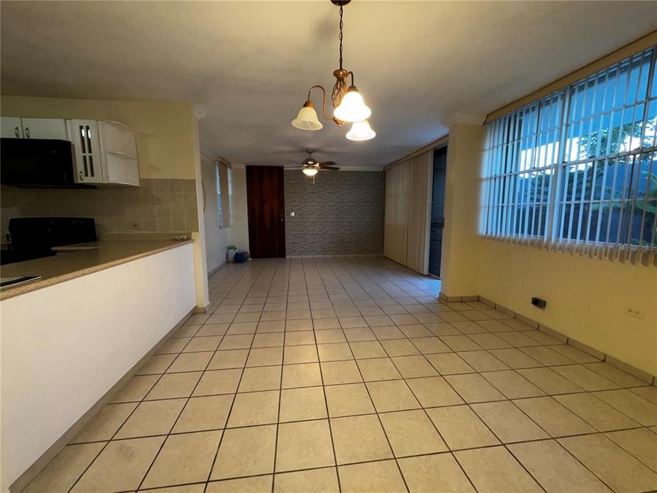 出租: $1,500 (3 贝兹, 2 浴室, 1200 平方英尺)