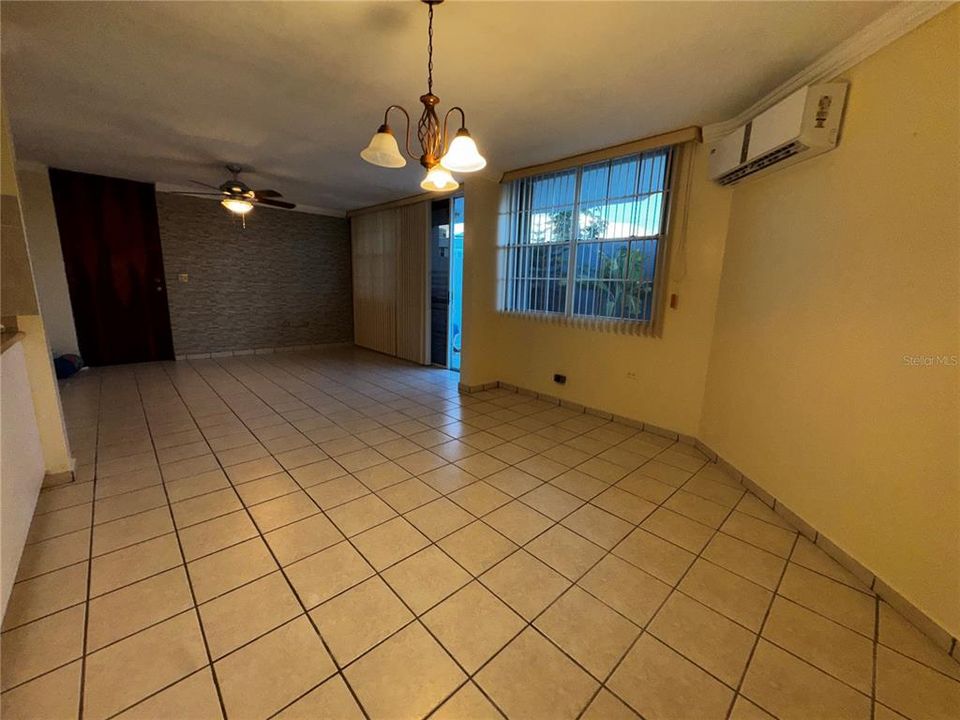 出租: $1,500 (3 贝兹, 2 浴室, 1200 平方英尺)