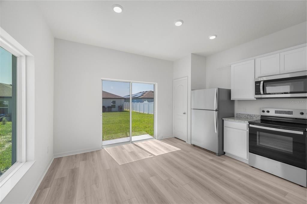 На продажу: $329,900 (3 спален, 2 ванн, 1231 Квадратных фут)