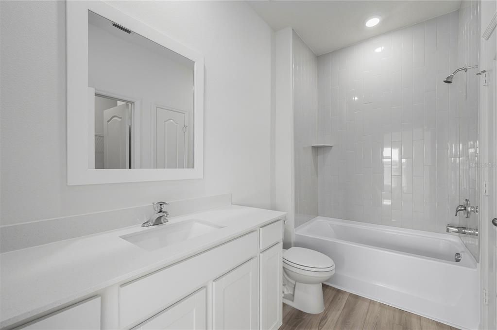 На продажу: $329,900 (3 спален, 2 ванн, 1231 Квадратных фут)