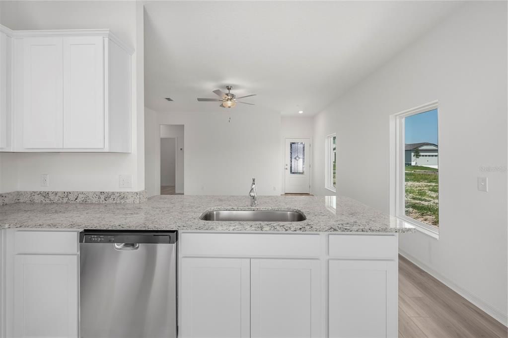 На продажу: $329,900 (3 спален, 2 ванн, 1231 Квадратных фут)