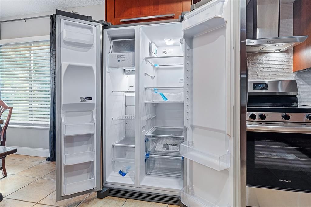 合同活跃: $329,000 (5 贝兹, 2 浴室, 1995 平方英尺)