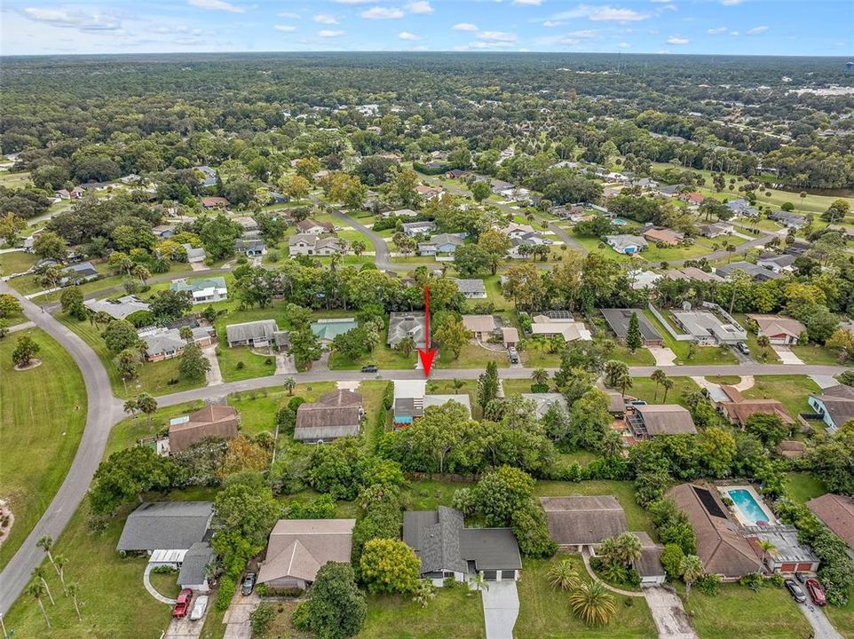 合同活跃: $329,000 (5 贝兹, 2 浴室, 1995 平方英尺)