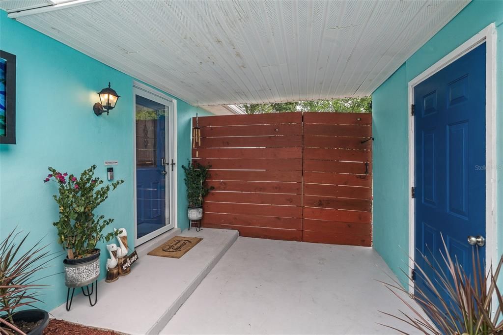 合同活跃: $329,000 (5 贝兹, 2 浴室, 1995 平方英尺)