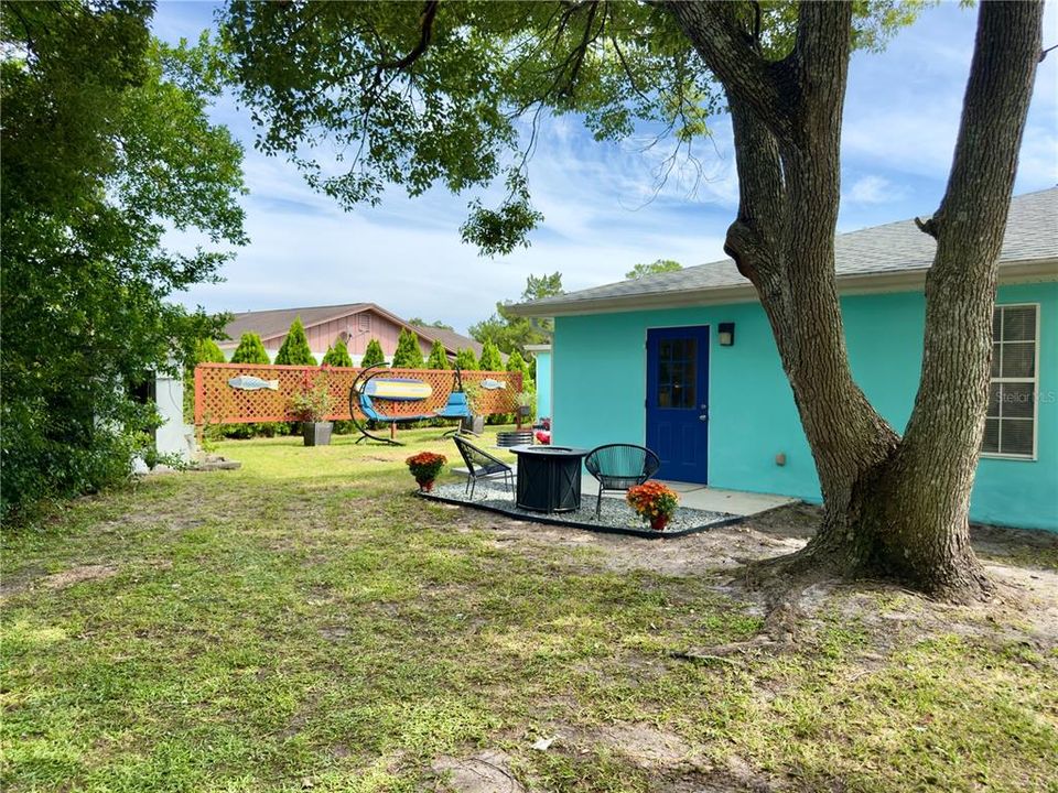 合同活跃: $329,000 (5 贝兹, 2 浴室, 1995 平方英尺)