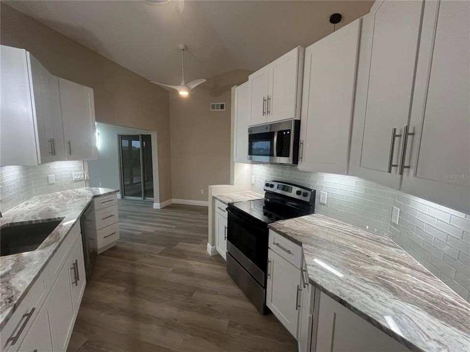 待售: $347,900 (3 贝兹, 2 浴室, 1682 平方英尺)