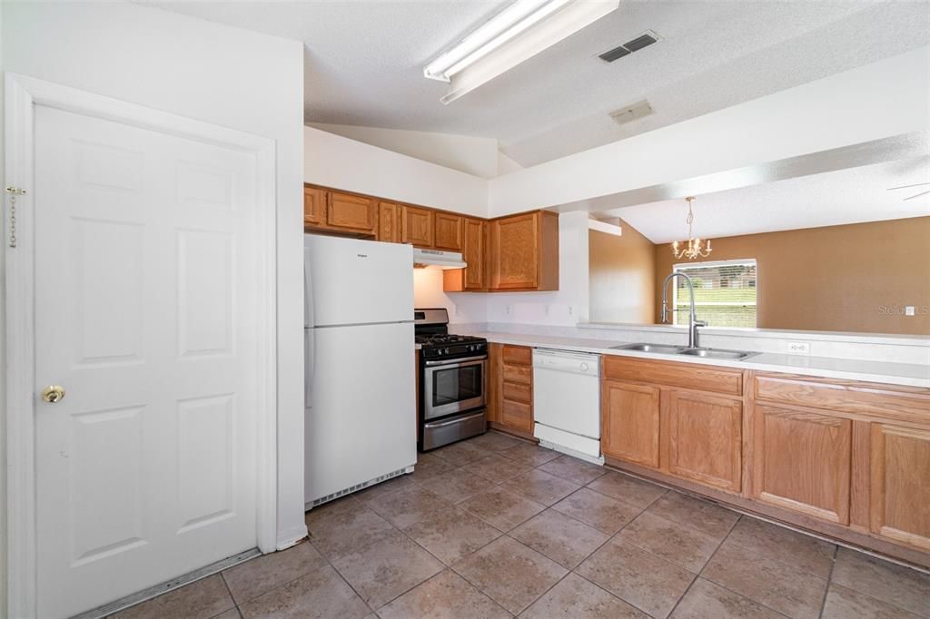 Active With Contract: $319,000 (3 beds, 2 baths, 1299 Square Feet)
