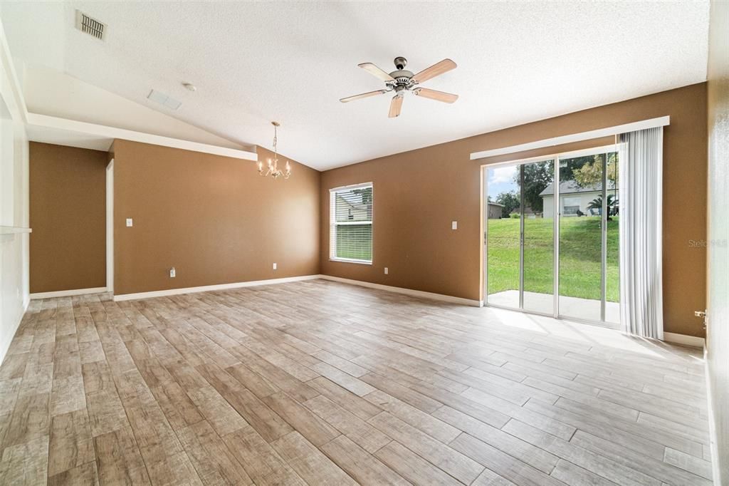 Active With Contract: $319,000 (3 beds, 2 baths, 1299 Square Feet)