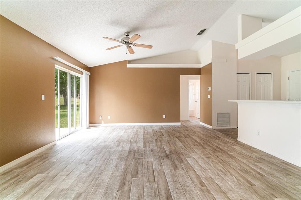 Active With Contract: $319,000 (3 beds, 2 baths, 1299 Square Feet)