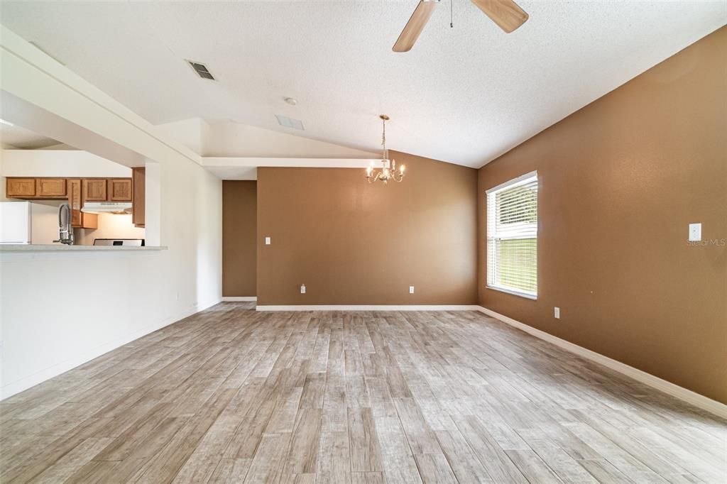 Active With Contract: $319,000 (3 beds, 2 baths, 1299 Square Feet)