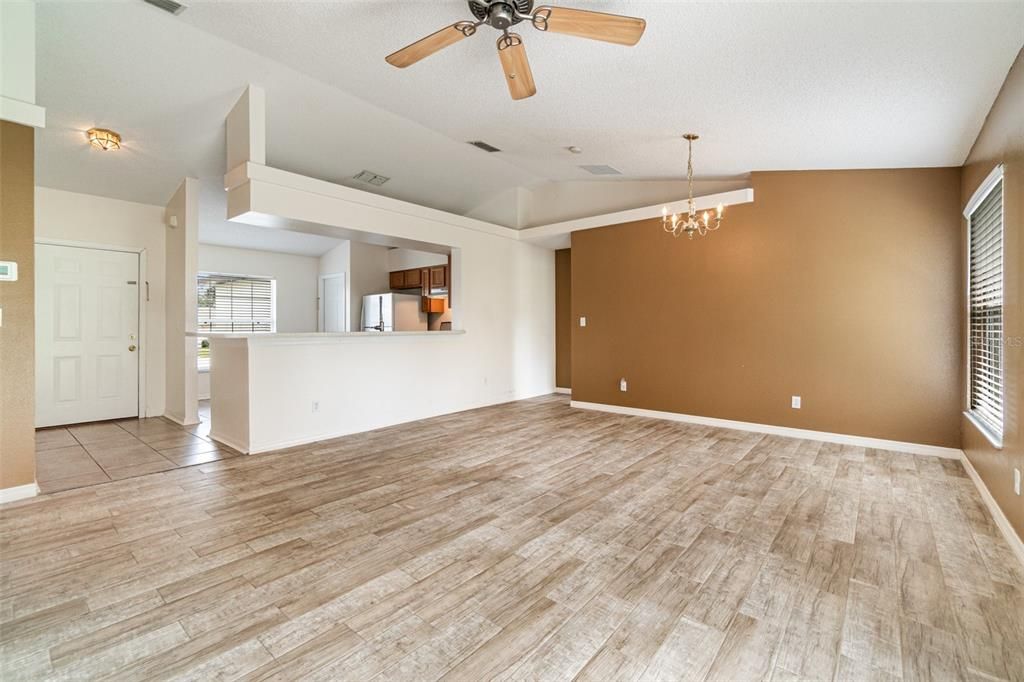 Active With Contract: $319,000 (3 beds, 2 baths, 1299 Square Feet)