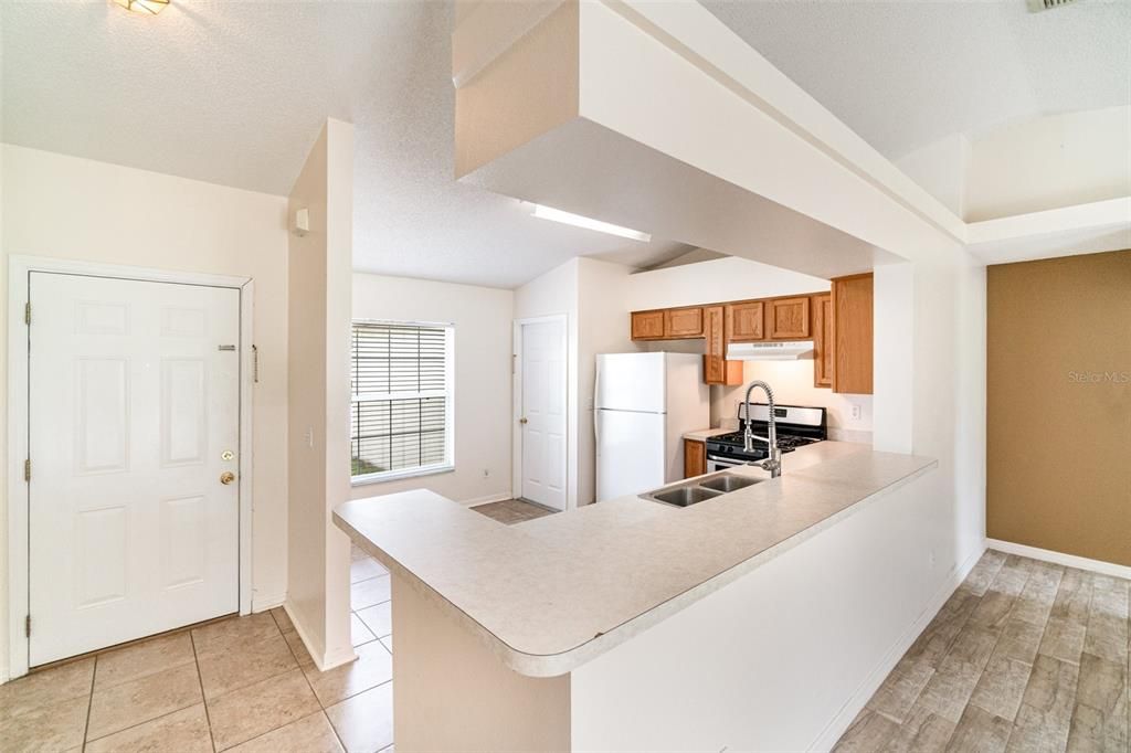 Active With Contract: $319,000 (3 beds, 2 baths, 1299 Square Feet)