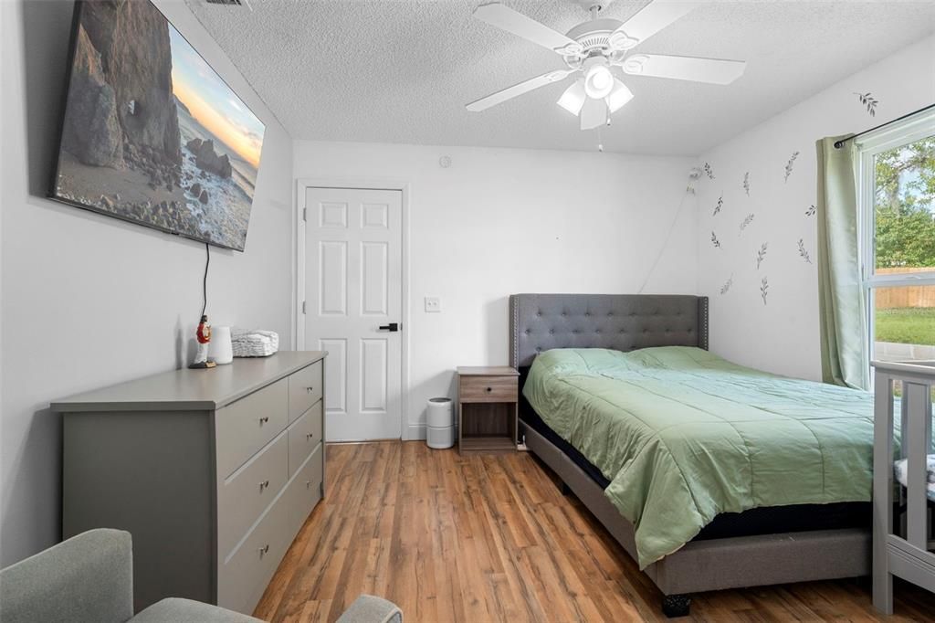 合同活跃: $269,900 (3 贝兹, 2 浴室, 1056 平方英尺)