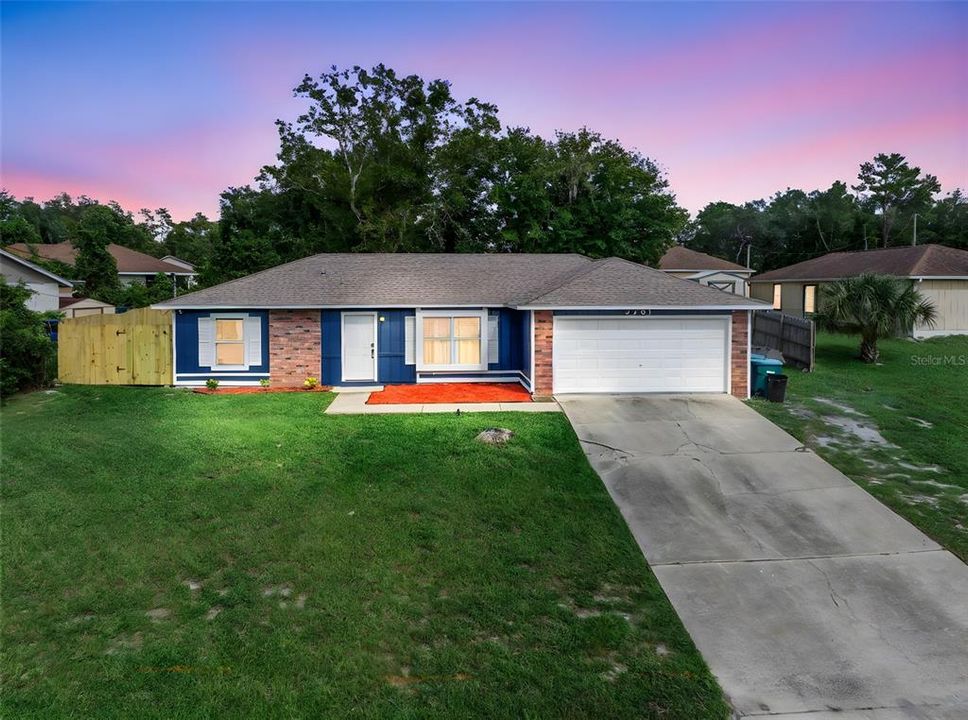 合同活跃: $269,900 (3 贝兹, 2 浴室, 1056 平方英尺)