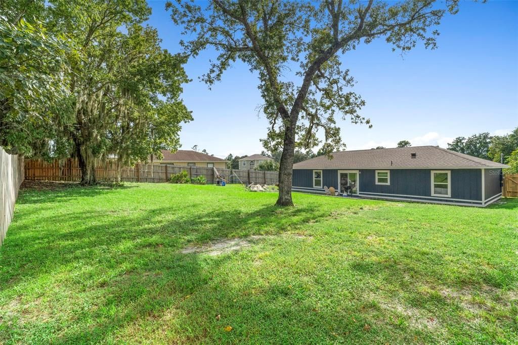 合同活跃: $269,900 (3 贝兹, 2 浴室, 1056 平方英尺)